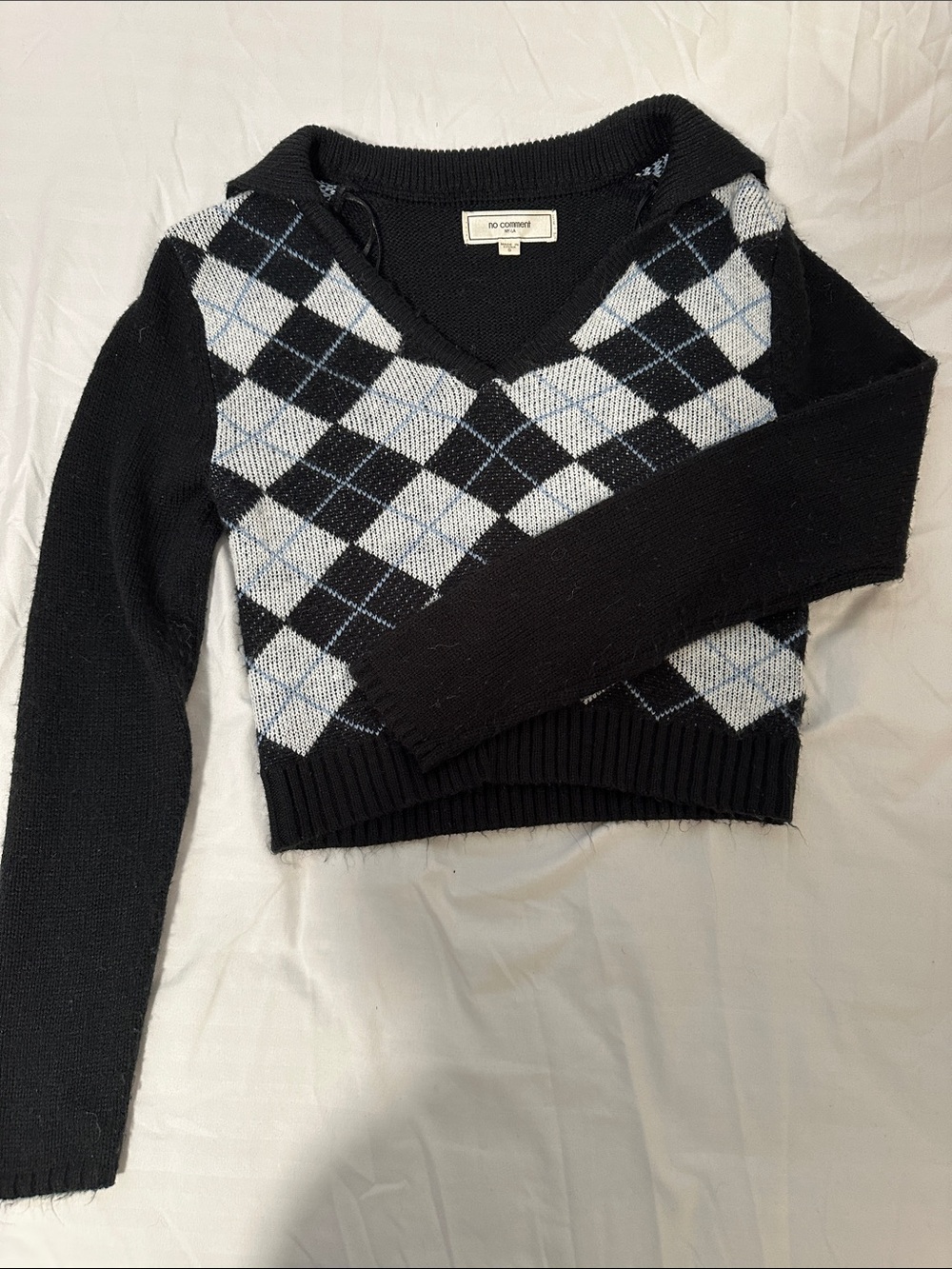 Black Ribbed Button-Front Cropped Cardigan - Picture 4 of 7